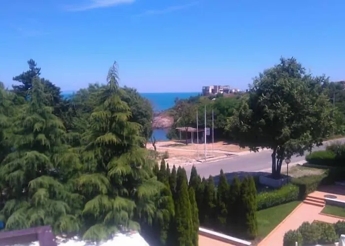 Апартамент Paradise Bay D8 *