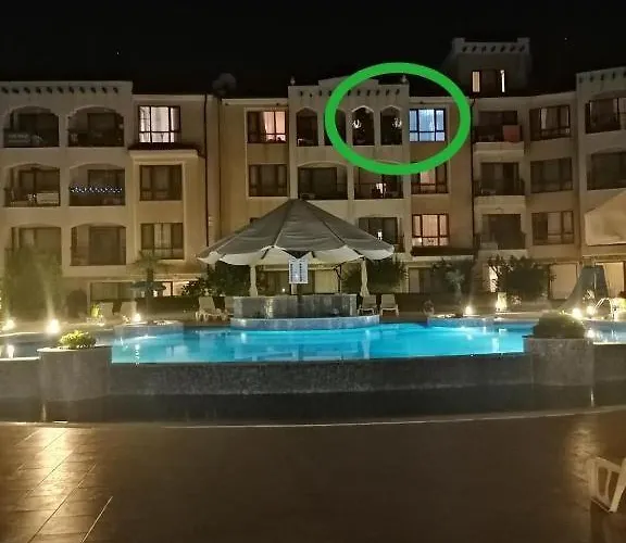 Апартамент Paradise Bay D8 *