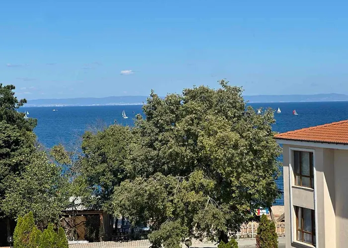 Paradise Bay D8 Апартамент