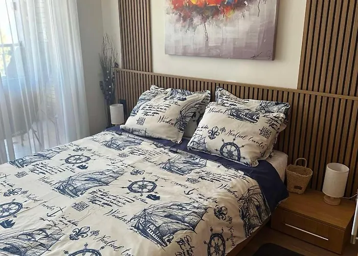 Апартамент Paradise Bay D8 *